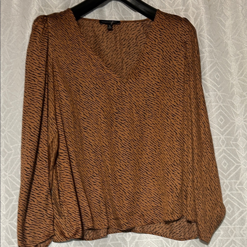 Banana Republic Patterned V-Neck Blouse